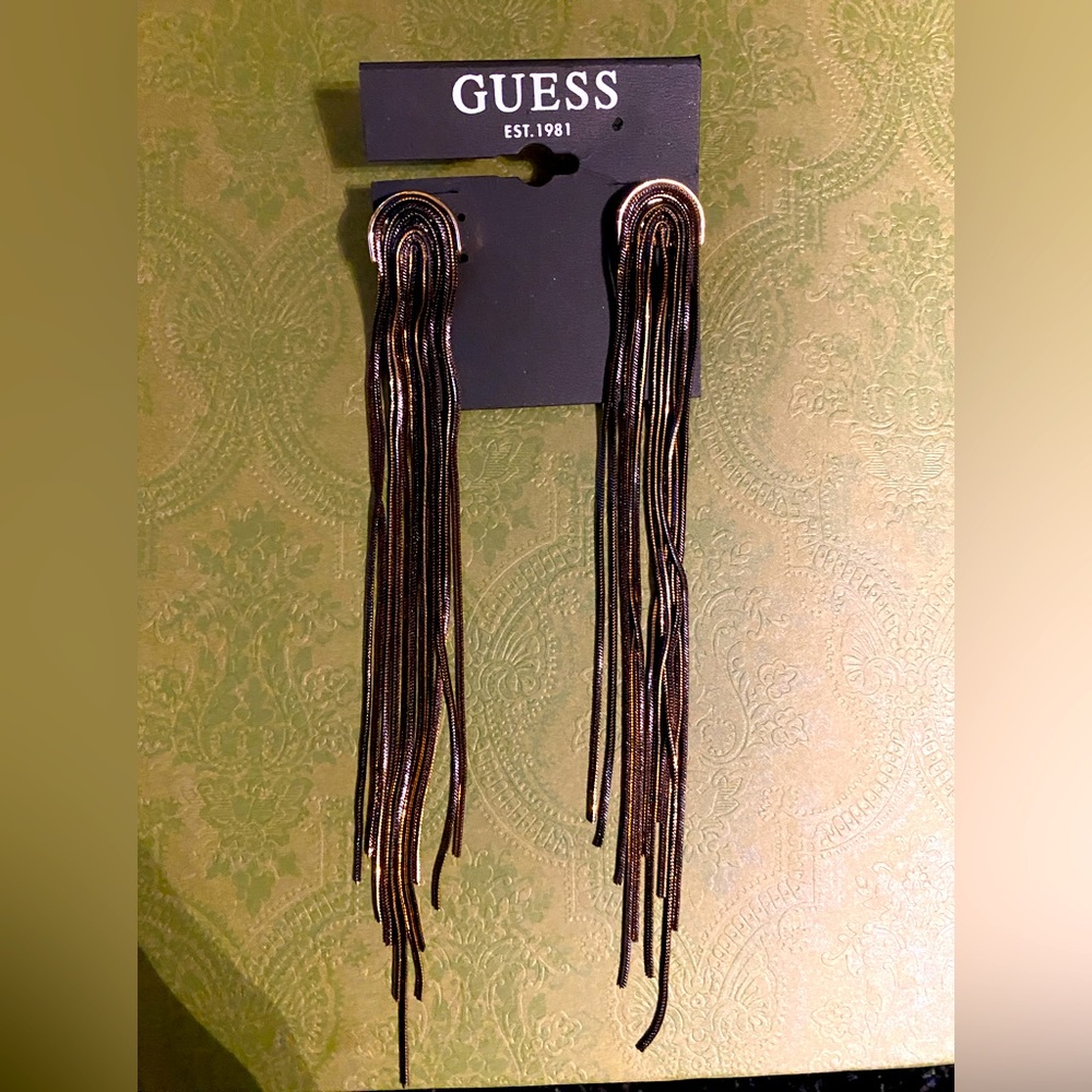 GUESS- long earrings